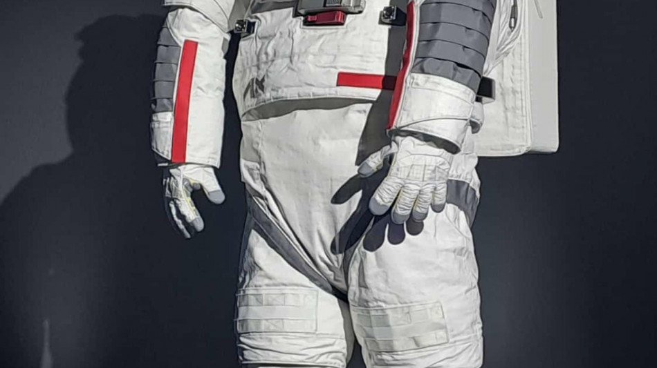 Primi test sulle tute degli astronauti che torneranno sulla Luna