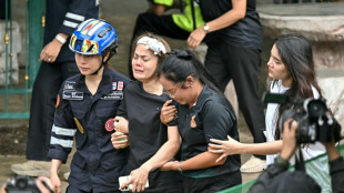 Adolescente mata av&oacute;s, alunos e professores na Tail&acirc;ndia