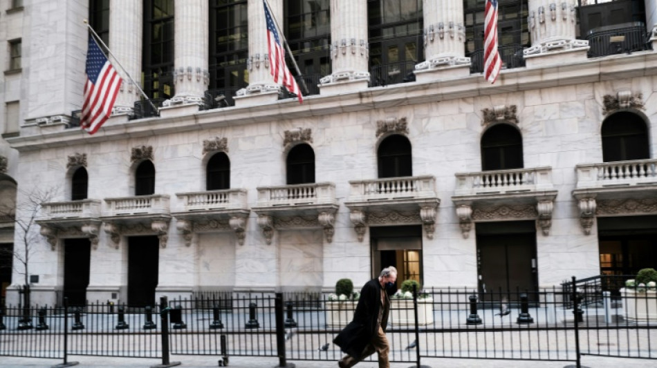 Wall Street ouvre en baisse malgr&eacute; un bon rapport sur l'emploi