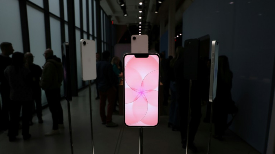 Le boom de l'IA va faire grimper le prix des iPhone, pr&eacute;vient le patron d'Apple