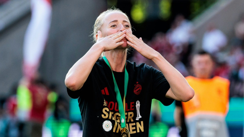 Doubleheldin Schüller: Echt "platt", aber Party geht immer