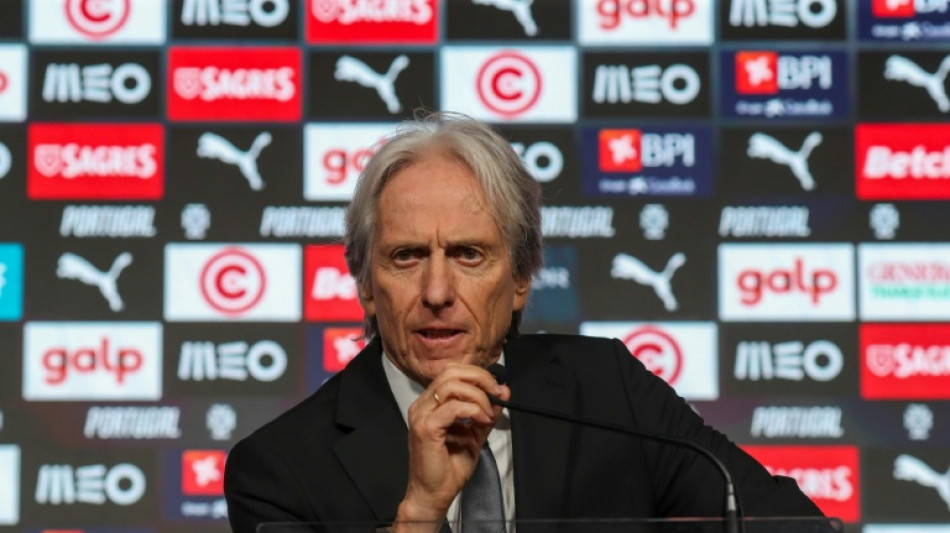Cristiano Ronaldo "nunca ser&aacute; um problema" para Portugal, diz Jorge Jesus