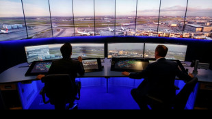 Republicans warn of chaos at US airports as shutdown drags