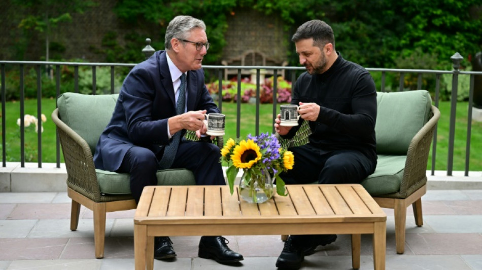 Primer ministro brit&aacute;nico recibe a Zelenski en Londres la v&iacute;spera de la cumbre Trump-Putin
