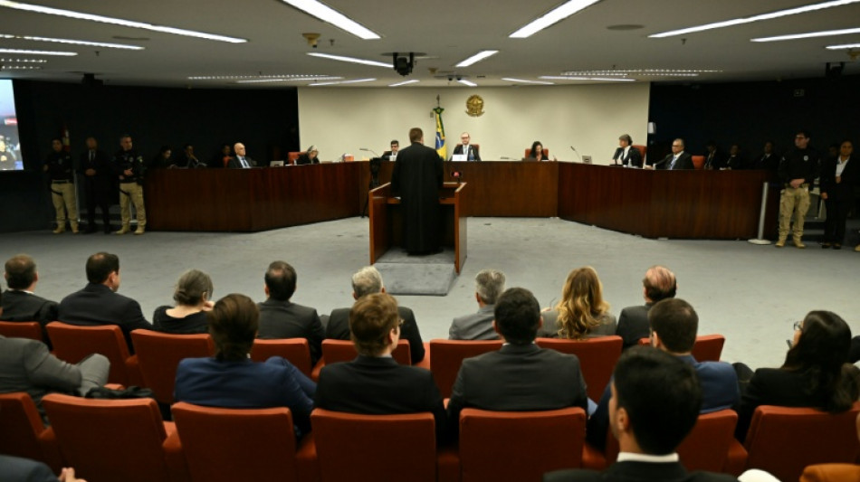 Brésil: la défense de Bolsonaro réclame un acquittement "indispensable"