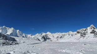 Rescatan a todos los excursionistas atrapados a los pies del Everest, según medios