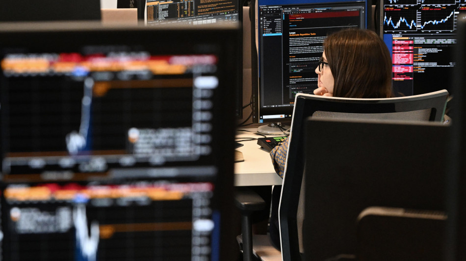 Tensione sui titoli di Stato, lo spread Btp-Bund a 90 punti