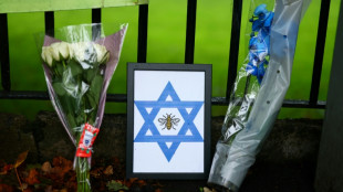Une des deux personnes tu&eacute;es dans l'attaque contre la synagogue de Manchester touch&eacute;e par un tir de la police
