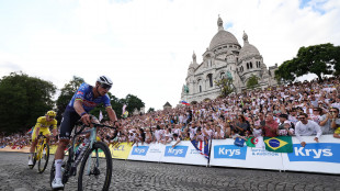 A Van der Poel l'ultima tappa a Parigi, Pogacar trionfa vincendo il quinto Tour