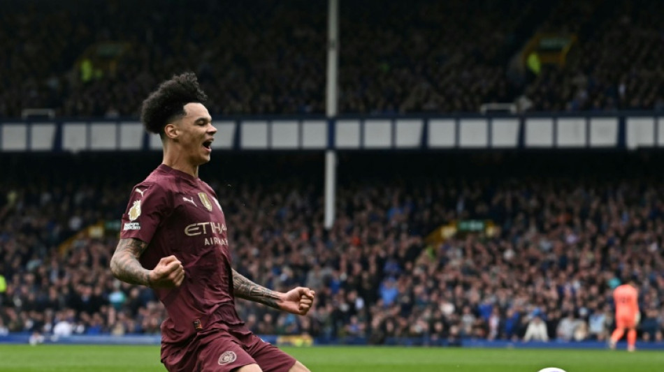 Man City close in on Champions League with Everton late show