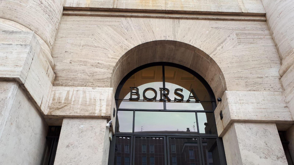 Borsa: Milano ritocca i massimi dal 2000, migliore in Europa con Stm e Unicredit