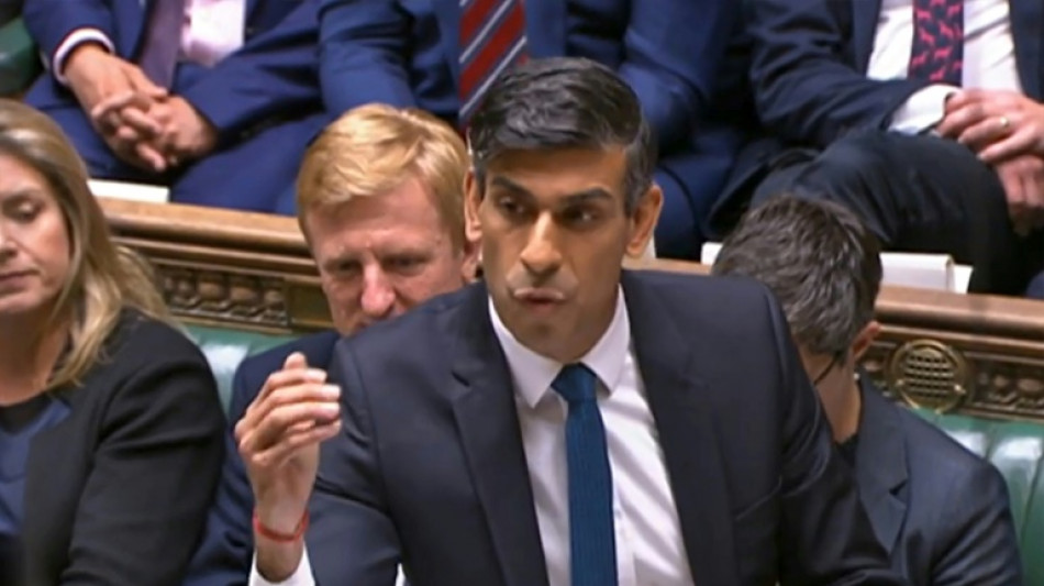 Primeiro-ministro brit&acirc;nico pede desculpas por tratamento 'horr&iacute;vel' a pessoas LGBTQIA+ no Ex&eacute;rcito