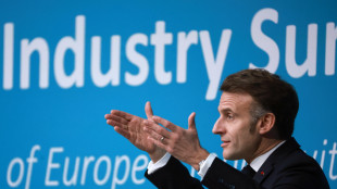 Macron, 'il debito comune &egrave; l'unica via per competere con Usa e Cina'