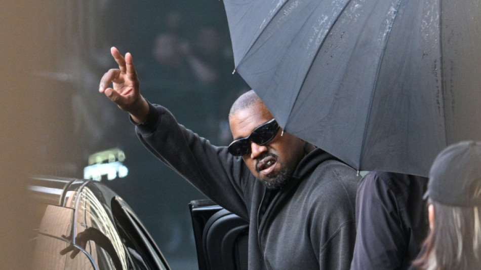 Reino Unido pro&iacute;be entrada do rapper Kanye West ap&oacute;s falas antissemitas