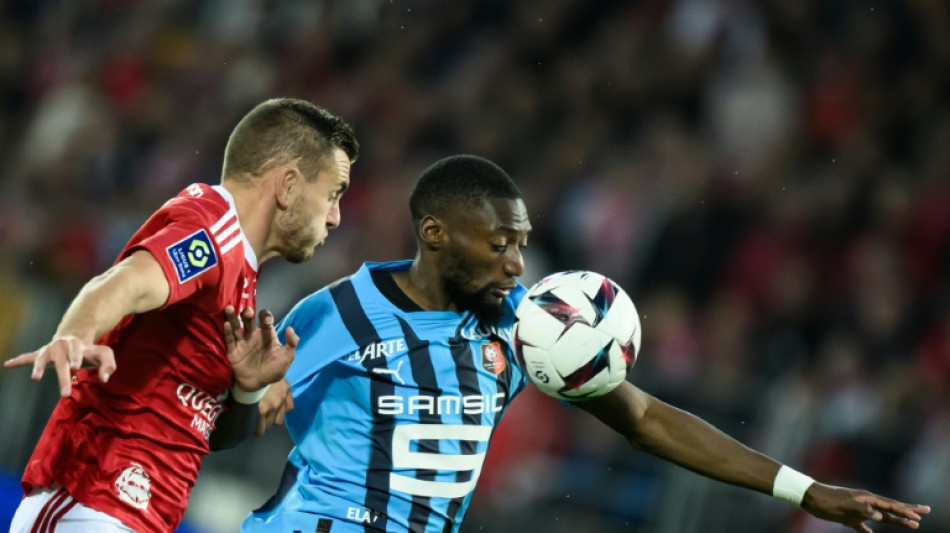 Toko Ekambi, atacante do Lyon, se transfere para o saudita Abha FC