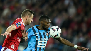 Toko Ekambi, atacante do Lyon, se transfere para o saudita Abha FC