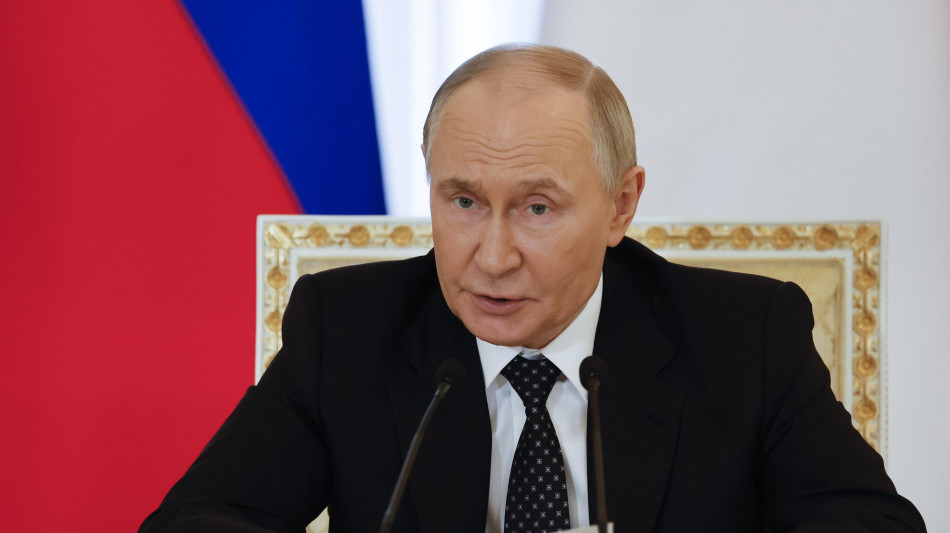 Putin, 'l'Iran ha diritto all'uso pacifico del nucleare'