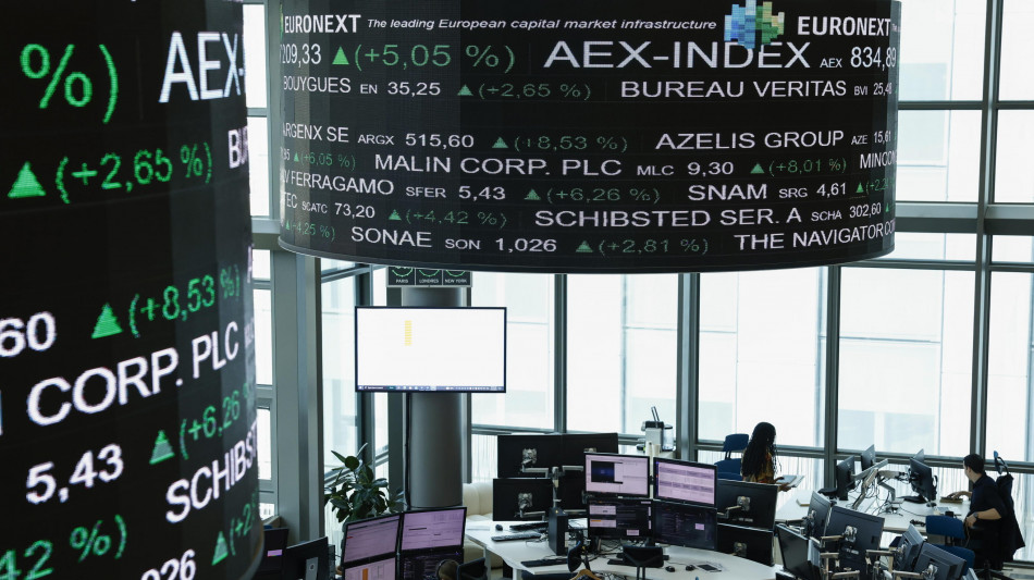 Borsa: Europa contrastata, occhi su Parigi (+0,5%), Milano -0,9%