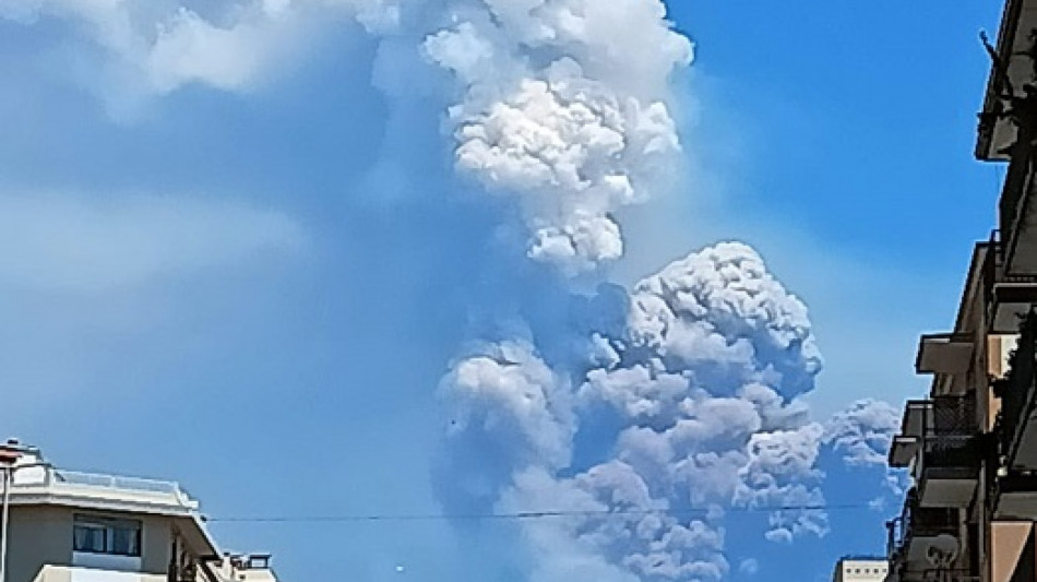 Etna: intensa attività dal Sud-Est, emessa alta nube eruttiva