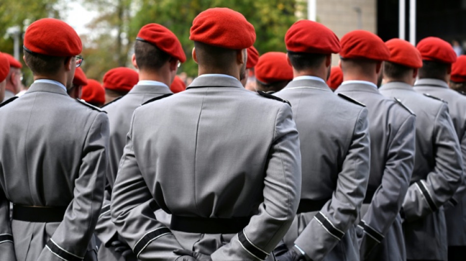 Merz zweifelt an Wehrdienst-Erfolg und fordert Dienstjahr - Kritik von SPD