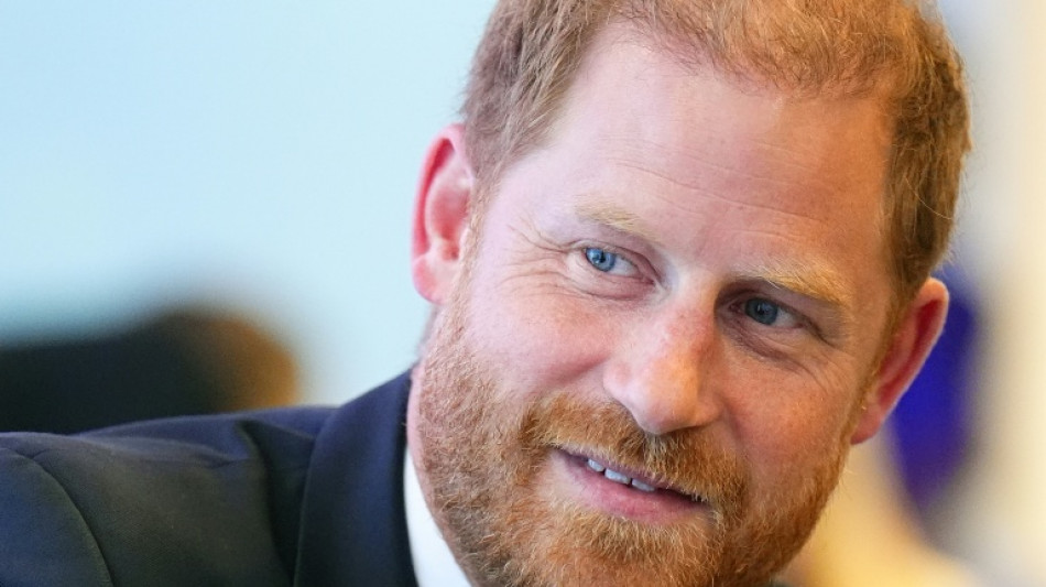 El pr&iacute;ncipe Enrique dice que sus hijos est&aacute;n "felices" en su nueva escuela