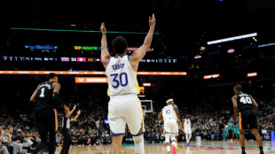 NBA: Curry renverse les Spurs, le Thunder facile contre les Lakers