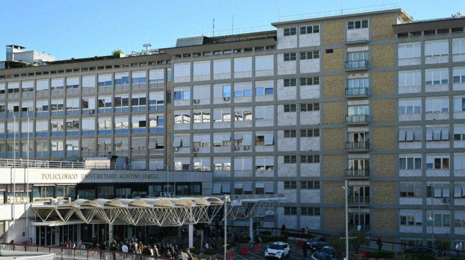 Le pape entame sa convalescence dans l'incertitude apr&egrave;s le retrait d'un nodule canc&eacute;reux
