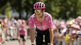 Tour: arriva la fuga e Carapaz vince la 18/a tappa, Pogacar in controllo
