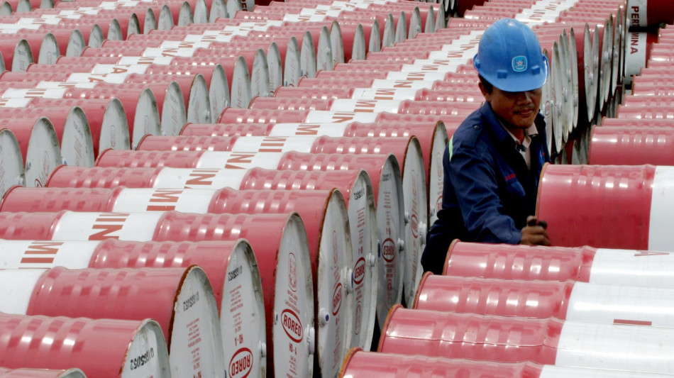 Il petrolio in calo a New York a 63,24 dollari