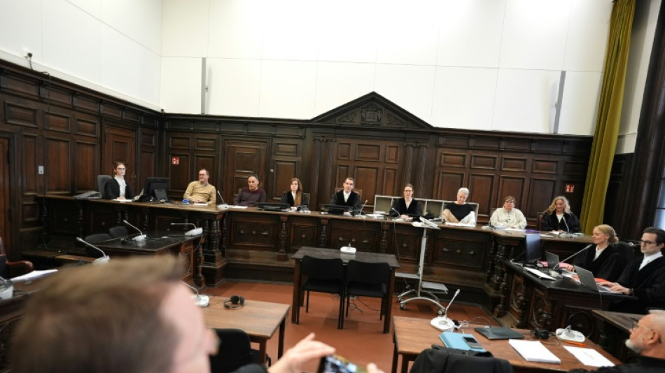 Jovem enfrenta julgamento na Alemanha por manipula&ccedil;&atilde;o s&aacute;dica de adolescentes na internet