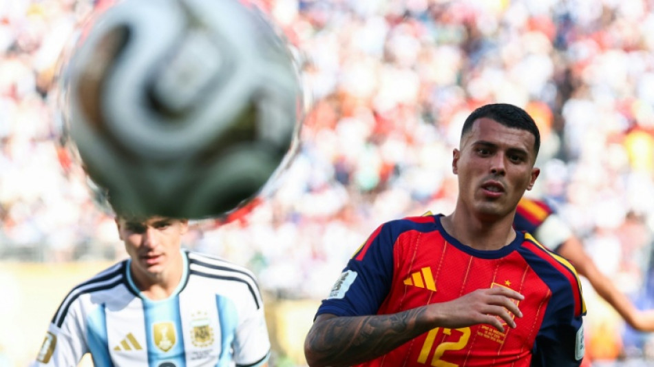 'Competimos como animais', afirma lateral espanhol Pedro Porro