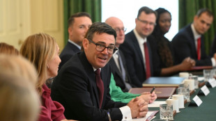 Neuer Premier Burnham k&uuml;ndigt Kostensenkungen f&uuml;r Briten an