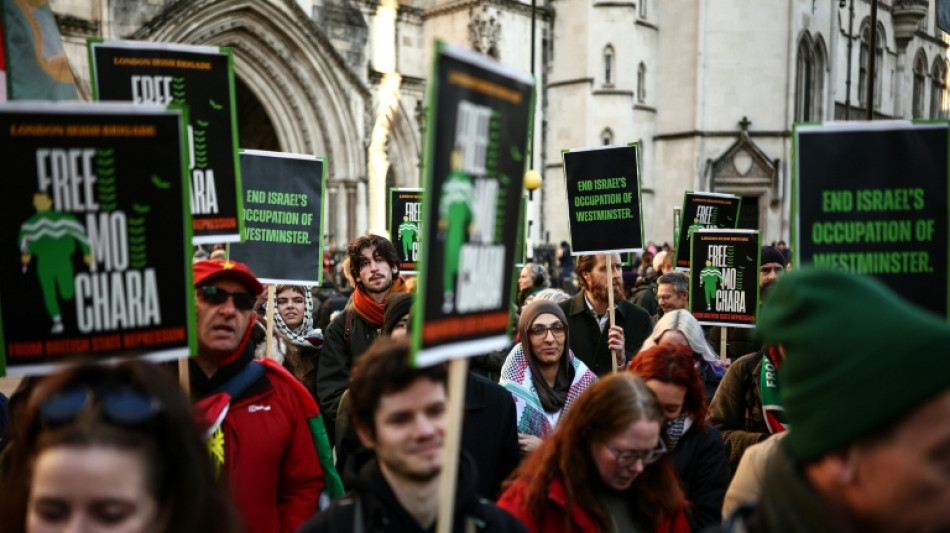 Promotoria brit&acirc;nica contesta arquivamento de a&ccedil;&atilde;o contra rapper do Kneecap