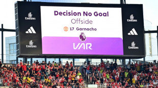 Federação Inglesa de Futebol estuda transmitir conversas do VAR ao vivo