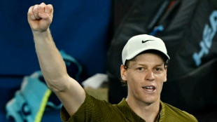 Sinner e Djokovic v&atilde;o &agrave; semifinal do Aberto da Austr&aacute;lia; Swiatek &eacute; eliminada