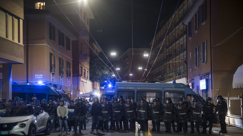 Cortei a rischio, stretta su permessi a poliziotti