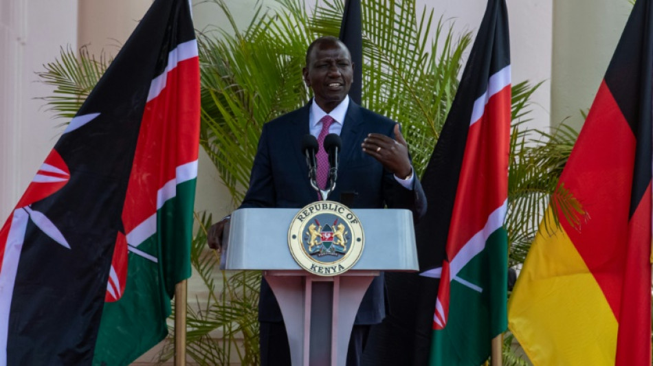 Qu&ecirc;nia assina acordo comercial com UE, que deseja aproxima&ccedil;&atilde;o da &Aacute;frica