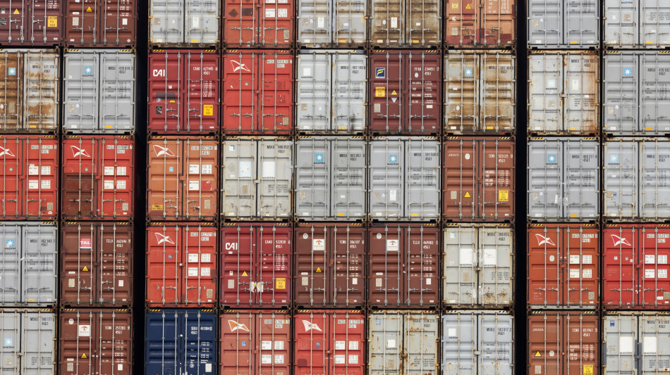 Istat, a gennaio export in calo del 4,6%, import -7,4%