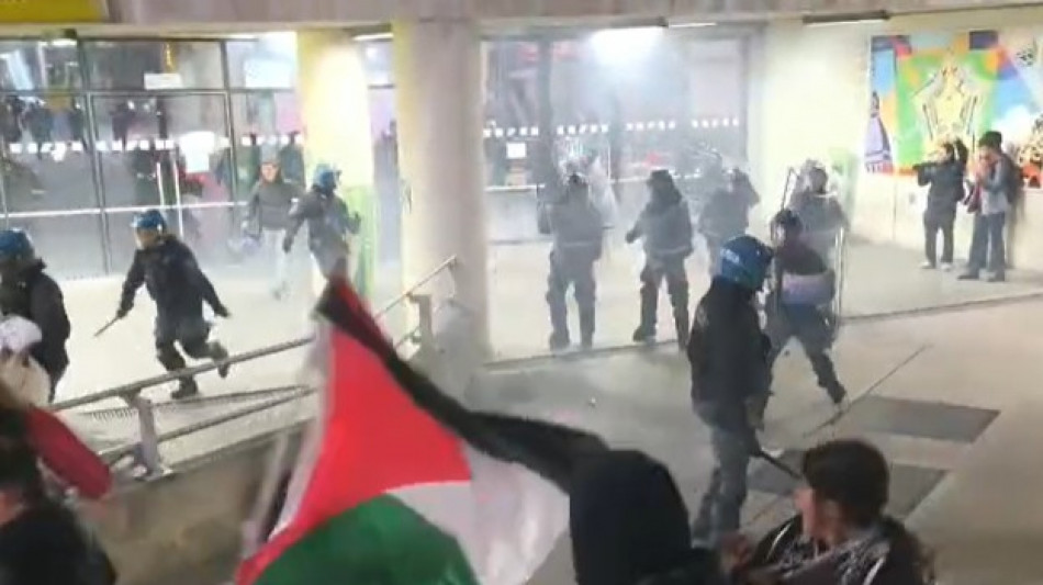 ProPal tentano di entrare a Porta Susa, respinti da forze ordine