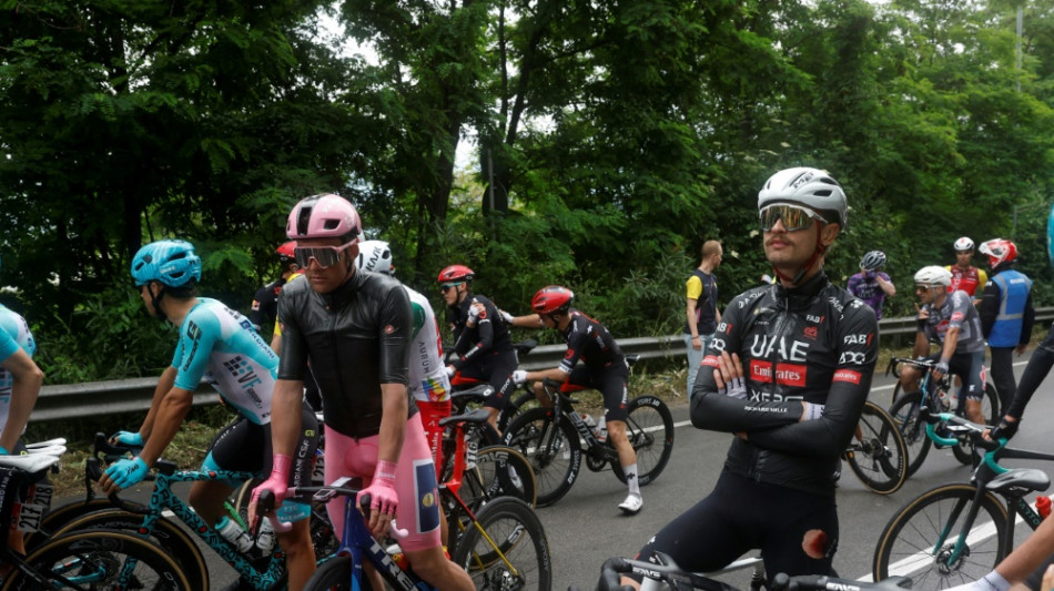 Massensturz überschattet sechste Giro-Etappe - Groves siegt