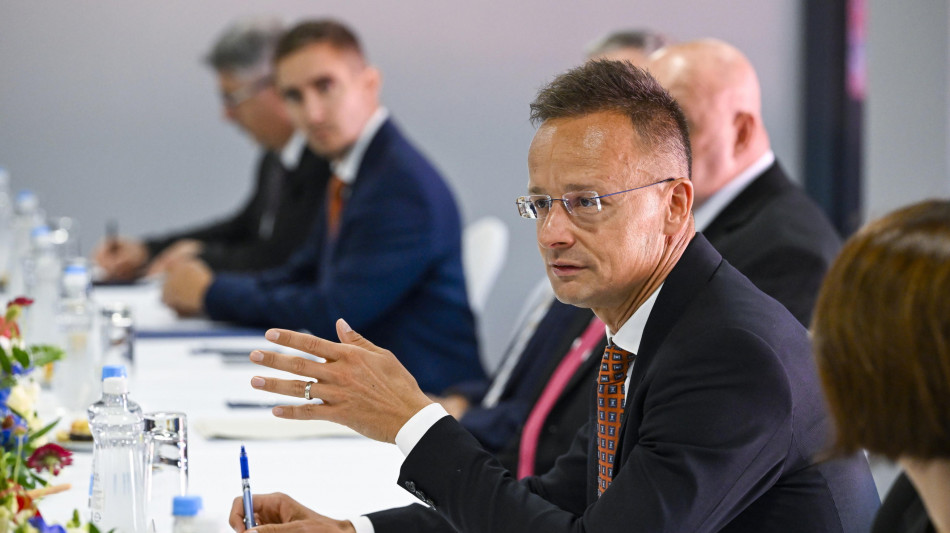 Ungheria, Trump? Non smetteremo acquisti di petrolio russo