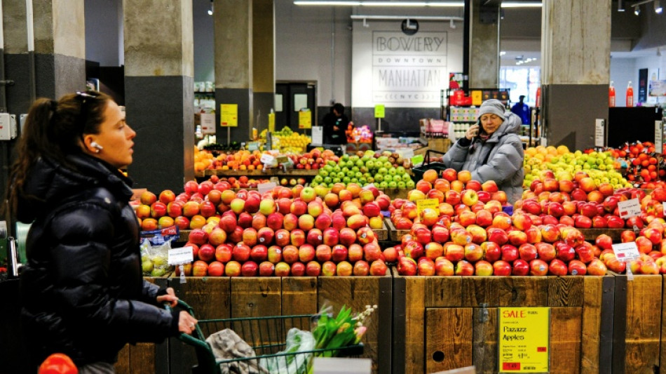 Stocks diverge as all eyes on corporate earnings