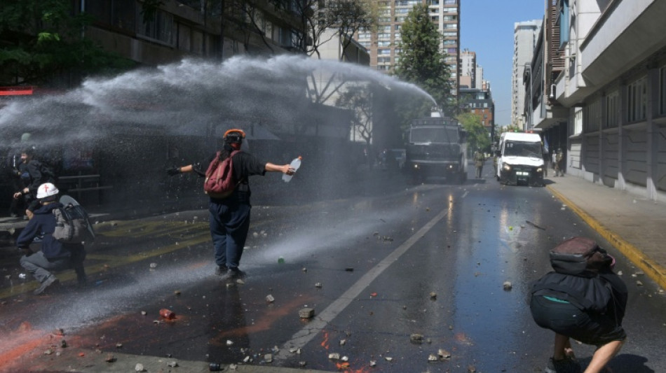 Kast frena la regularizaci&oacute;n masiva de migrantes en Chile