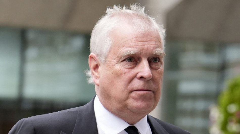 Royaume-Uni: le prince Andrew, rattrapé par les scandales, renonce à son titre royal