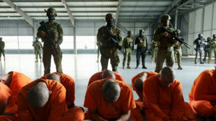 Equador transfere primeiros presos para megaprisão após massacre carcerário