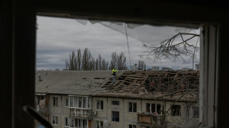 L'Ukraine se retire d'une ville de l'est, la Russie poursuit ses frappes