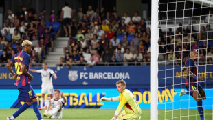 Barcelona look smooth in Como demolition as Ter Stegen buries hatchet