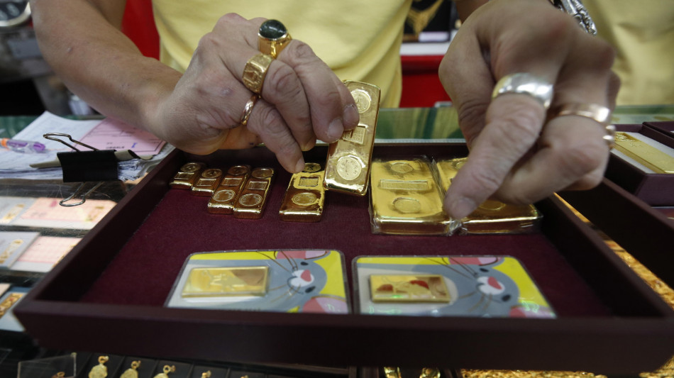 L'oro continua a correre, il prezzo spot sale a 3.558 dollari