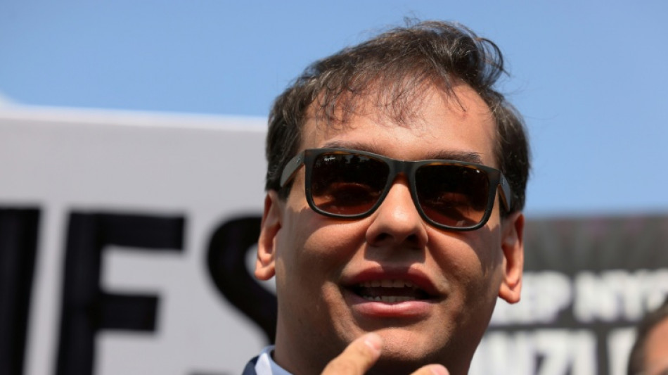 Ex-congressista George Santos deixa a prisão após decisão de Trump