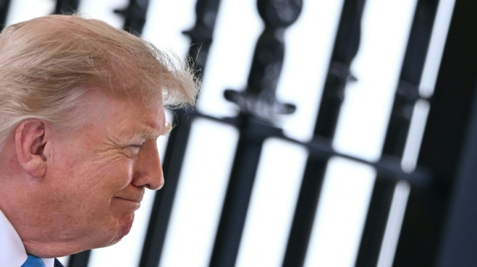 Trump quer transformar um de seus complexos de golfe em resid&ecirc;ncia presidencial